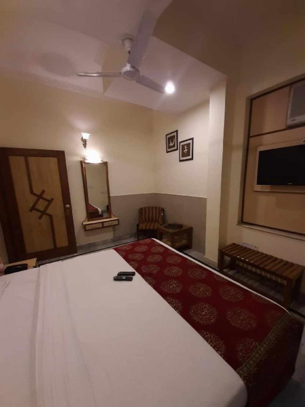 Room image 3