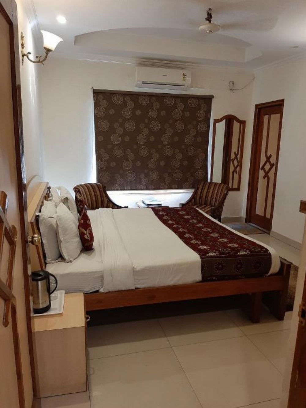 Room image 3