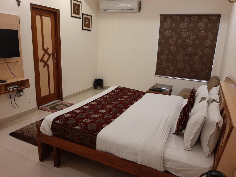 Room image 4